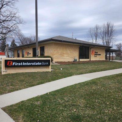 Exterior image of First Interstate Bank in Nevada, Iowa.