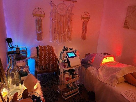 LED light Therapy for stretch mark and belly detox wrap