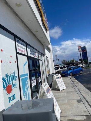 Samco outside area very clean. Chevron gas station. This location is on the corner of Oak and California by the China Town Buffet.