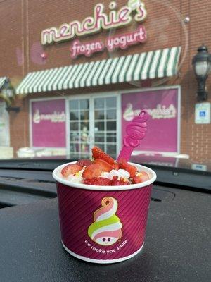 Menchie's frozen yogurt with fresh fruit and sprinkles