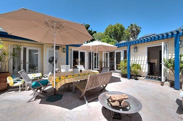 La Jolla Shores Home wraps around private courtyard.