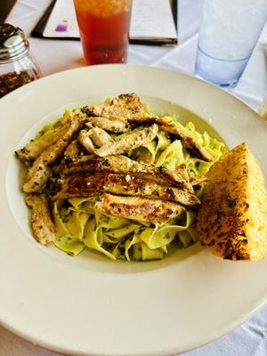 Delicious Chicken Pesto Pasta