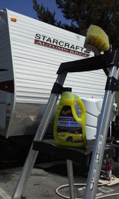 We detail trailers and RV's... squeaky clean and shiney!