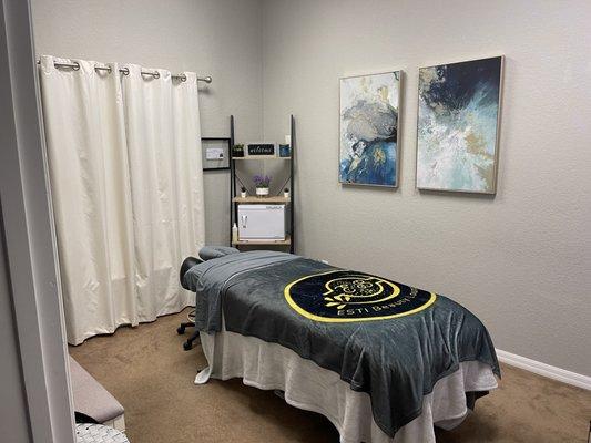 massage/ facial/ wax room