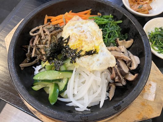 Vegetable hot stone bibimbap