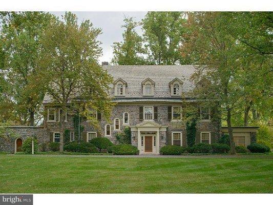 Enter this breathtaking, 2.36 acre estate in the heart of prestigious Wyomissing. Drive down a beautiful, tree-lined lane.. bit.ly/2DQ8SQM