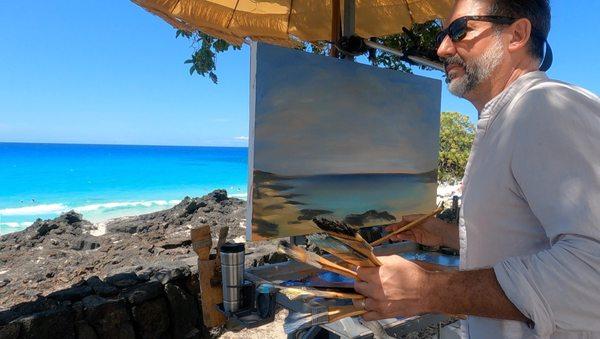 Alexander Rokoff painting on-site at Kua Bay. New landscape paintings of the  Big Island are added to the gallery every week.