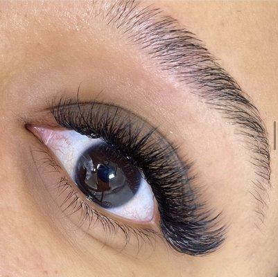 Volume lashes by Amani