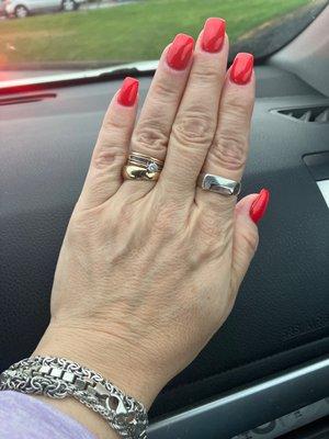 Hot, red gel polish!