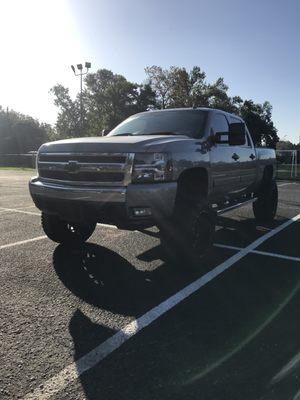 Lift kit with upgraded suspension headlights and tow mirrors