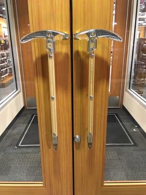 Love the door handles!