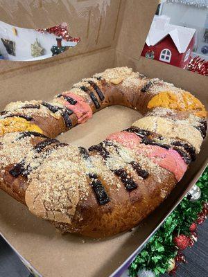 Rosca De Reyes cake