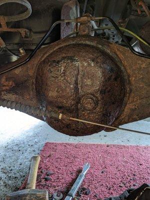 Old rusty leaking differential cover.