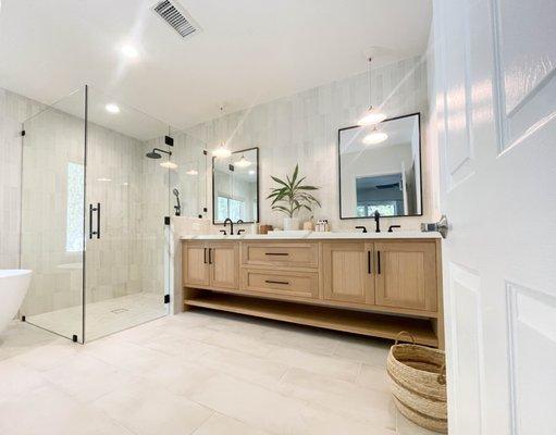 Primary Bathroom in Woodland Hills