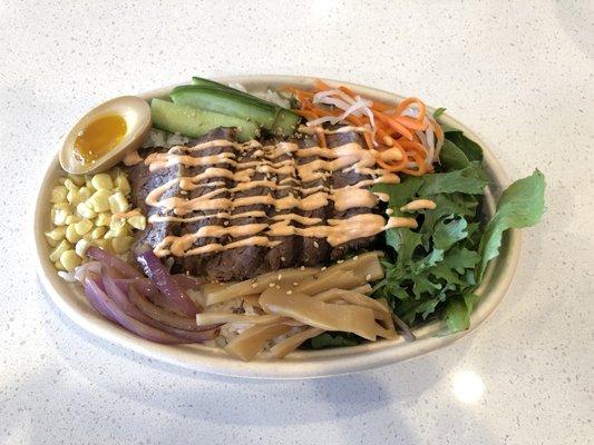 Prime beef brisket bowls with spicy mayo sauce and veggies