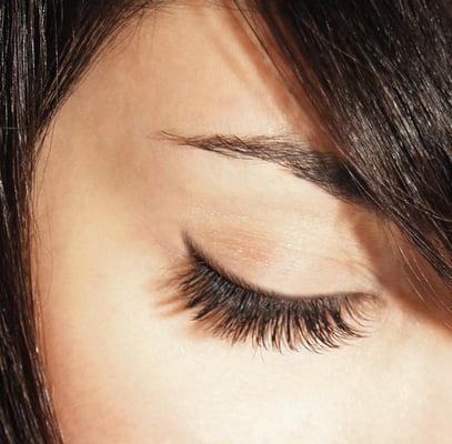 A full set of Xtreme Lashes Semi-Permanent Eyelash Extensions