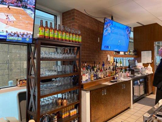 Bar & tv screens