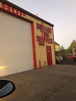 El Mirage tire service open at the crack of dawn