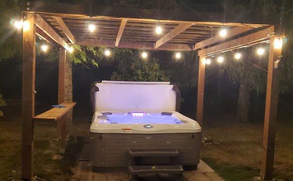 Bear's Den Hot Tub