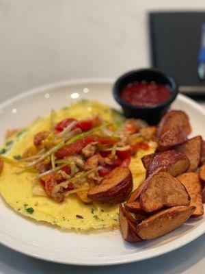 Excellent breakfast and the staff is super friendly. I ordered the crab and crayfish omelette. Ms. Yonnette was welcoming and warm.