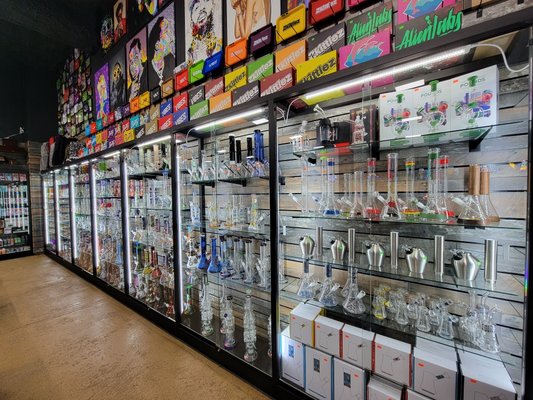 Smoke shop glass pipes