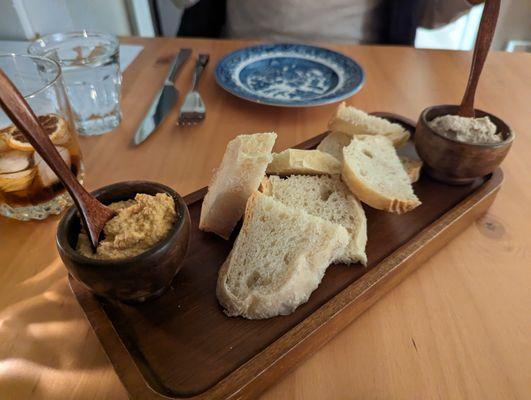 fresh baked bread and dips