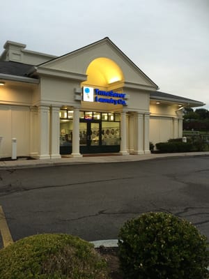 The entrance to the laundromat.