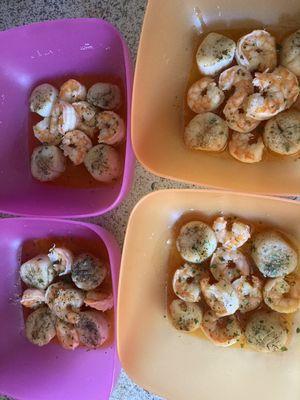 Garlic butter shrimp with scallops