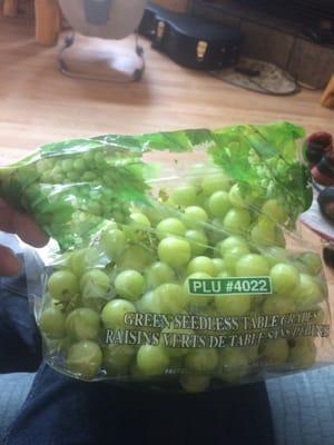 This was a pound of grapes but they charged me 2.5 thanks teals.