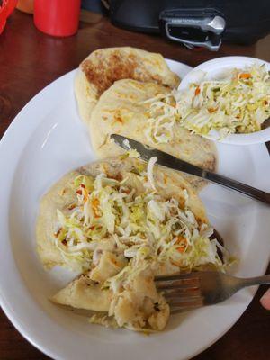 Bomb pupusa revuelta