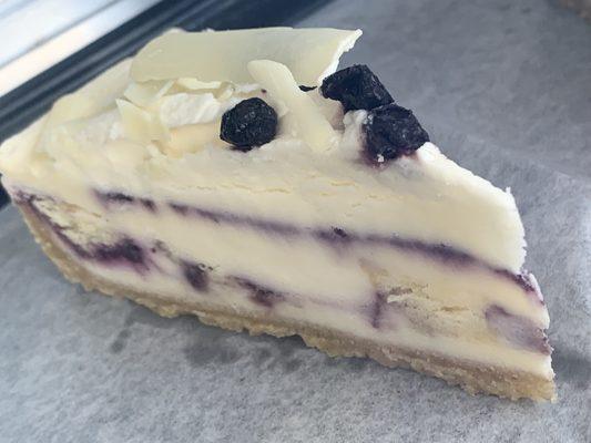 Blueberry cheesecake with white chocolate shavings