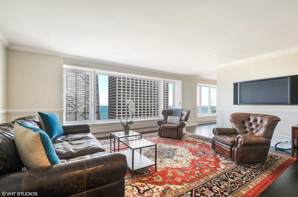 Streeterville Condo at the Olympia building listed for $566,000