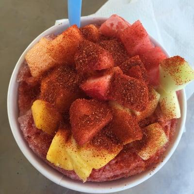 Large shaved ice with fruit and chili powder