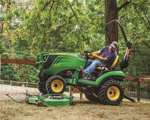 AutoConnect deck on John Deere 1-series Tractor