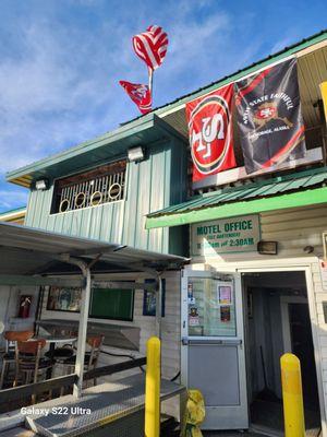 49ers Clubhouse for all 49ers game!