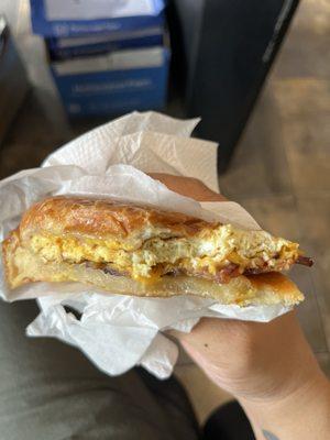 Bacon and egg sandwhich