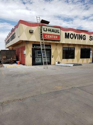 El centro u-haul. Rain damage