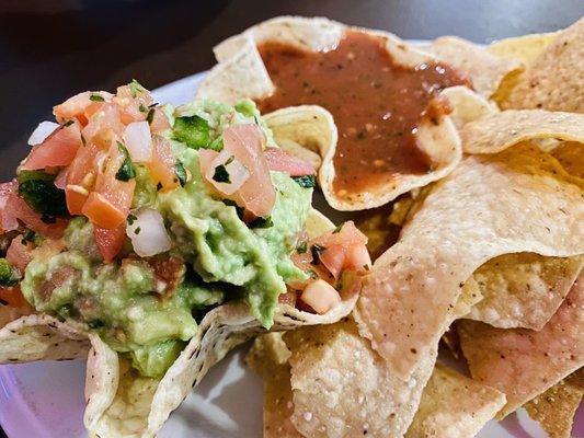 Guacamole Salsa Chips