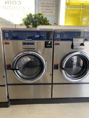 High extraction (200 G) washing machines save you time (15 minutes or more!) and money.