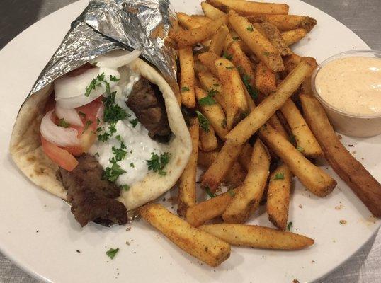 Lamb Gyros w Artemis Fries