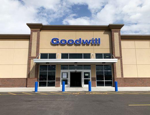 Exterior of East Brainerd Goodwill store