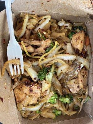 Chicken and vegetables with noodles