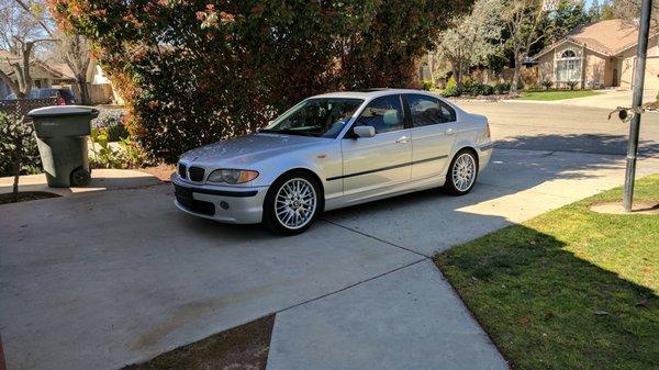 2002 BMW 330i.