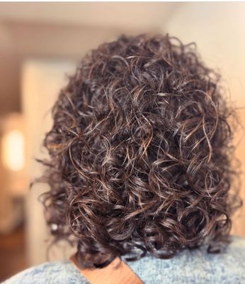 Beautiful curls defined in a curly cut