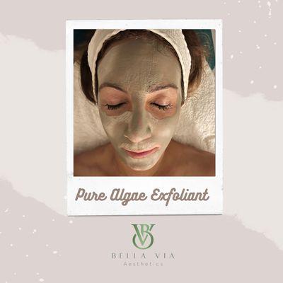 Pure Algae Exfoliant harnesses the power of a blend of enzymes to gently eliminate stubborn makeup residue and cellular debris.