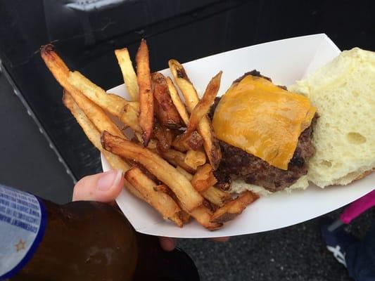 Slider with fries