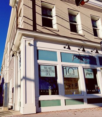 Building where Pure day spa is located, on the corner of 8th and Main Street in beautiful downtown Stroudsburg.