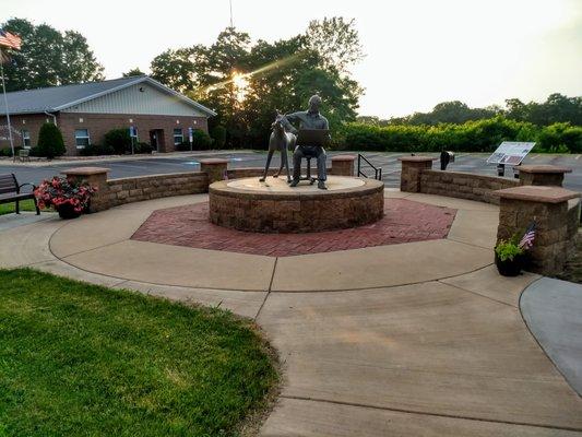 A sweet little statue that makes for a quick, fun stop.