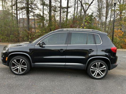 2017 VW TIGUAN SEL
Fully loaded panoramic roof navigation back up camera