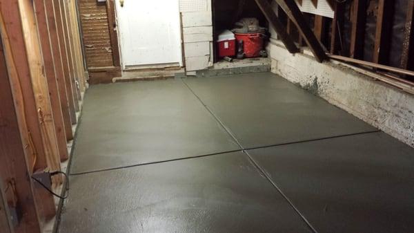 Finish concrete to the radiante heated floor.